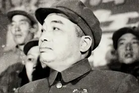 景希珍对自己军衔不满，与彭总顶了起来，事后彭总道歉：你是对的图片