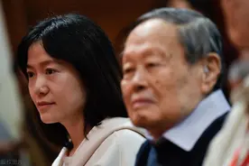 牵手17年，98岁杨振宁允许妻子改嫁，但财产全部归子女所有图片