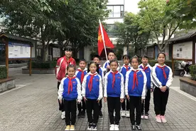 成都市行知实验小学：致敬最可爱的人图片