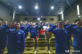 观看《长津湖》后，漯河入朝作战老兵泣不成声……图片