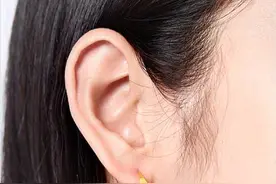选黄金耳饰不注意这3点，真的显土又老气图片