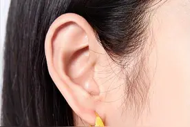 选黄金耳饰不注意这3点，真的显土又老气图片