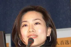 白岩松的老婆是谁？用两块烤红薯表白，换来不羡鸳鸯不羡仙的爱情图片
