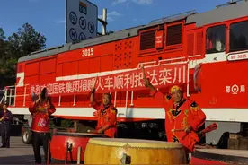 囍！铁路小镇迎娶“铁姑娘”啦图片