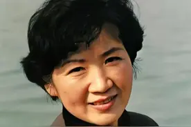 “老戏骨”曹翠芬：人到中年爆红，与演员丈夫相爱一生却有遗憾图片
