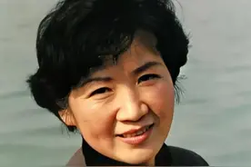 “老戏骨”曹翠芬：人到中年爆红，与演员丈夫相爱一生却有遗憾图片