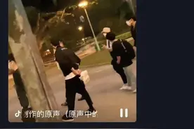 郭碧婷母女现身香港，向芷被爷爷抱着逛公园，全家人护着她超受宠图片