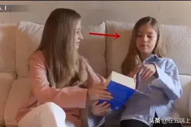 宠妹狂魔莱昂诺尔用宠溺的眼神看妹妹，有种姐妹情叫怎么都看不够图片