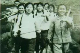 请将这些泪湿双眼的知青老照片，转给身边的“老三届”图片