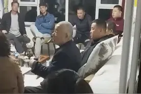 山东一女子即将结婚，家族成员聚在一起开会，场面让网友羡慕不已图片