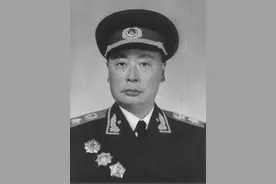 华野司令部八位高层领导，五五授衔时都是什么军衔图片