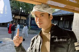 爷青回！樊少皇晒照探班陈浩民，《天龙》播出24年段誉虚竹再聚首图片