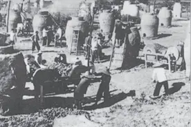 历史上的今天丨1958年2月2日，中共中央提出“全国大跃进”口号视频封面