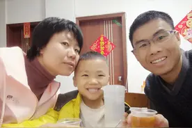 儿子患重症多次收病危书，爸爸“狠心”配合治疗：是我太无能了图片