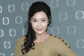 叶玉卿造型翻车，选错“眼影”颜色不慎显老，穿蕾丝裙也难撑气场图片