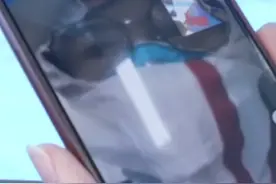 暖新闻丨每天封闭工作12小时没叫一声苦，就是提到孩子她有点难过图片
