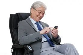 老年人玩手机越来越多，适老化软件要全面改造，增加老年版app图片