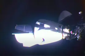 视频丨美国SpaceX载人龙飞船正式对接国际空间站图片