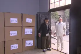 汉奸对日本人嘘寒问暖，又送烟又送酒，没想到汉奸的真实目的是它视频封面
