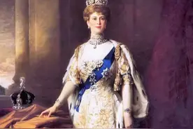 英国最壕王后，坐拥奢华王冠，与她相比，英国女王的珠宝不值一提图片