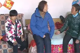 山林里捡回5个月大弃婴，抚养23年送女出嫁后遭拉黑，养女：不亲图片
