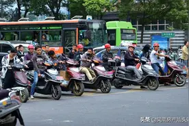 你以为小电摩停小区就安全了？谈谈汕头的摩托车之乱图片