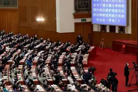 港区国安法之后，取消港人双重国籍，特区前高官这个提议应当采纳图片