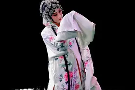 端午节必看张火丁的《白蛇传》：饮一杯雄黄酒，讲一个妖的故事图片