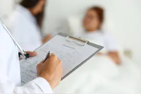 耳屎到底要不要掏？它会自己出来吗？耳科医生说出实情，别做错了图片