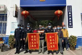 屯昌：疫情防控期间路上车少人少 男子定闹钟深夜砍千株槟榔被拘图片