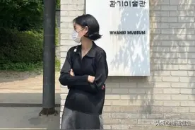 女人过了50岁，穿裙子要记住“3不要”，不然再贵都像地摊货图片