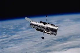NASA 公布全年宇宙照片，你生日那天，哈勃看到了啥图片