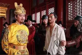皇亲国戚骄横无理鞭打小吏，小吏竟用一把茶叶叫他人头落地图片