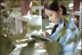 这是个兴风作浪的姐姐，命运跪在她脚下认输了图片
