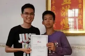 点赞！CBA联盟邀请独臂篮球少年张家城参加复赛跳球仪式图片