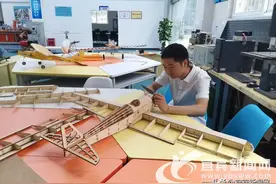 "当鞋子遇上鼠标" 宜宾少年用科技武装大脑服务残疾人图片