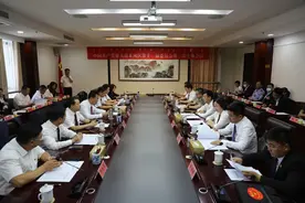 中共包头市东河区第十一届委员会举行第一次全体会议 杨二喜当选为区委书记图片