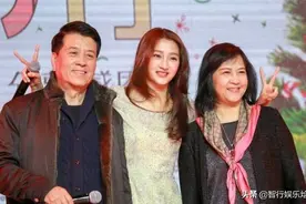 关晓彤父母违规被处罚，明星被批上热搜，父母的错不是她的错？图片