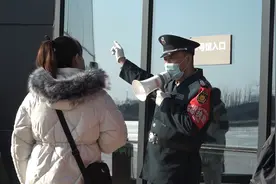 真拧了！太原植物园保安“土味儿英语”走红网络图片