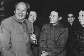 董加耕：放弃上北大当农民，毛主席请他吃饭，主席去世后守灵7天图片