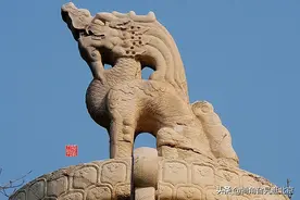 明十三陵总神道上的华表图片