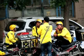 外卖小哥接外卖订单，看到订单备注，笑的眼泪流下来图片