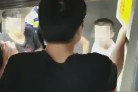 秋风行动 | 猛踹电梯造成4人被困，南康一男子被警方刑拘图片