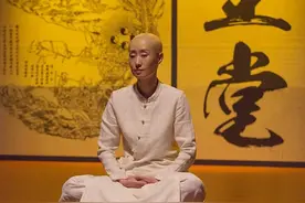 刘敏涛居然“剃光头”？一身粗布素衣气质清雅，但这发型太奇葩了图片