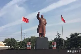 1958年，毛泽东在武钢留下了一张汗水浸湿衬衣的照片图片