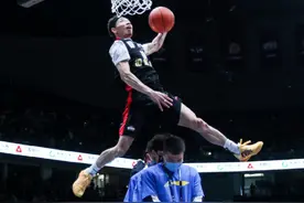 CBA扣篮大赛秒杀NBA！给张镇麟99分，还有1分怕他骄傲图片