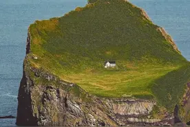 世界上最孤独的小屋，谁住在里面？这里有它的传说和真实故事图片