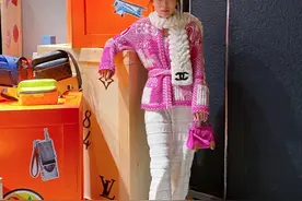 女版王思聪！31岁富婆一件衣服100万，遍地土味奢侈品就像摆地摊图片