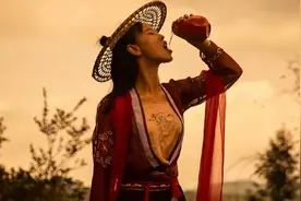 她，4岁学武，10岁入峨眉，因一扔垃圾视频成网红却说不着急变现图片