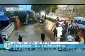 当心忽悠！“黄牛”车管所门口违规扰乱驾考秩序 还称花钱“包过”图片